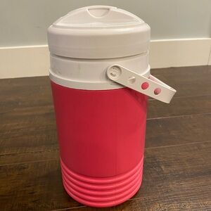Igloo Half Gallon Water‎ Jug
Cooler Thermos Pink Insulated
Made in USA